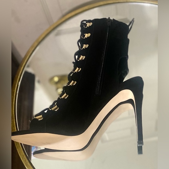 🖤💛NEVER WORN Steve Madden| Lace Up | Gold Hardware | Size: 9 | 4.75 in. - Picture 10 of 11